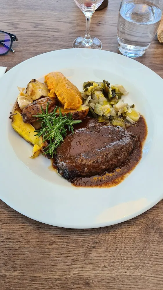 Paleron de Bœuf Braisé Au Vin Du Grand Réal